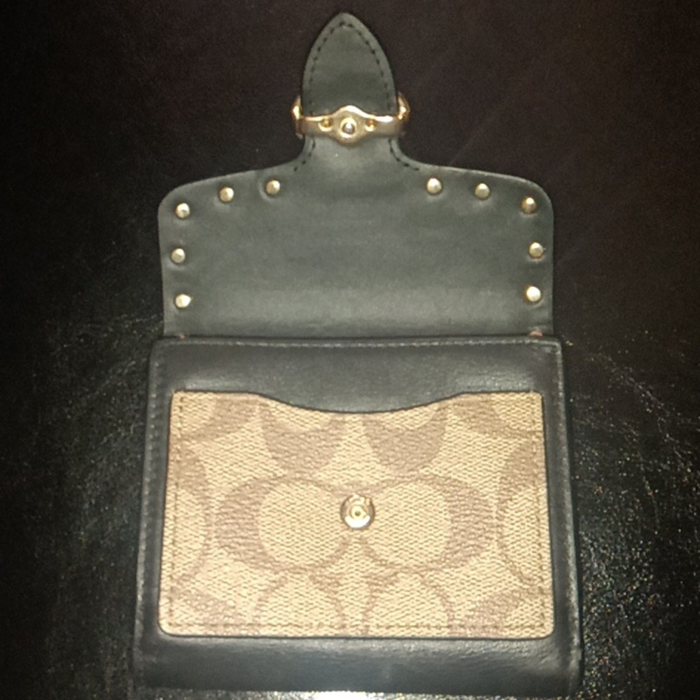 Coach New York - Picture 3 of 5